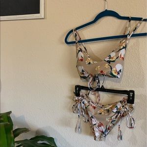 Adorable Flowered Bikini 👙
